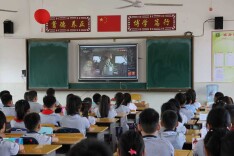 从娃娃抓起 华容师生在阅兵式中厚植爱国情怀