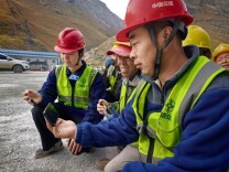 “建设好大国工程！”天山胜利隧道建设者收看阅兵直播，倍受鼓舞