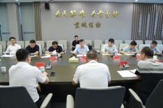 秦国良到区综治中心调研并接待来访群众