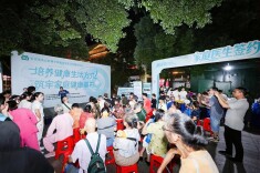 坡子街上演健康促进“夜场秀”：八段锦+专家义诊点亮居民健康生活