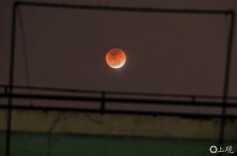 就在明晚，天黑请睁眼！月亮的脸又要红了，错过还要再等一年多！