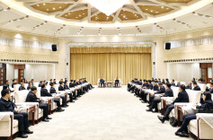 湖南·新疆及兵团对口支援工作座谈会在乌鲁木齐召开 陈小江会见毛伟明 艾尔肯·吐尼亚孜何忠友出席有关活动