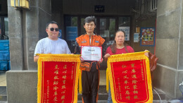 长沙外卖小哥助被困冻库女子脱险，现金奖励、锦旗、奖状统统安排