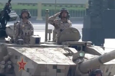 铁甲生辉 重器列阵 解密守护和平的“国之重器”