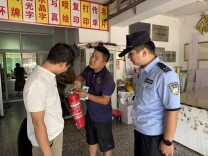 消防检查进“九小” 护学岗守护校园大安全