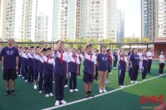 铭记历史 强国有我——长沙市明德金鹰学校举行国旗下的思政课