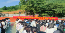 邓要男：扎根乡野育桃李，守护花开防侵害