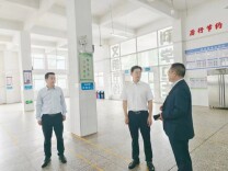 黄军其督导检查节前安全生产、食品安全包保工作