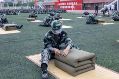 湖南交通职院举行2025级新生军训叠被子、队列会操比赛