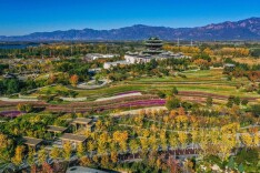 收下这份最强攻略，小长假奔长城、世园赏红、赏月