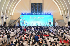 学生坐C位，诚意满胸怀