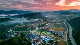 在湖南，找到了带烟雾特效的水墨卷轴！ 