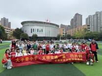 大手牵小手 共筑文明交通防线——长沙民政职院商学院开展“文明交通 ‘童’行共创”主题宣传活动