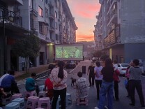 长沙民政职院驻村工作队组织国庆红色观影活动