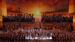 于抗日烽火中挺起文化脊梁