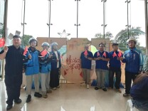 杏花园社区：双节同庆暖“新”间 社区携手骑手共绘团圆画卷