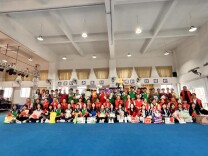 爱心点亮微心愿，温情暖校园