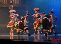 假期次日湖南客流1360余万人次，张家界国家森林公园3日票已无｜湘约国庆⑯