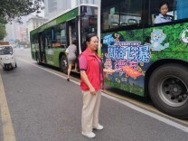 宝塔山社区：塔锋“红”守护国庆“安”