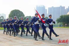 “火焰蓝”守护中国红！望城消防国旗护卫队首次亮相！