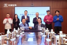 长城汽车与中国极地研究中心签约 坦克300成为极地科考用车