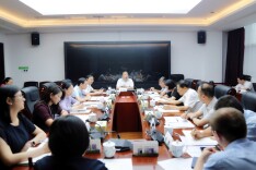 毛万春在省博物馆调研