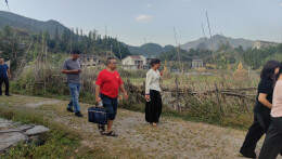 守青绿、传理念！溆浦绿色卫士志愿服务队入户宣讲秸秆禁烧知识