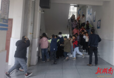 居安思危 临“震”不乱——泸溪县武溪镇第二小学开展防地震紧急疏散演练