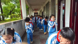 实战演练强化校园安全——邵东市城区二小开展防震消防综合应急演练