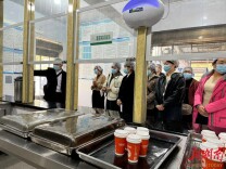 家校“食”话  共育未来——麻阳苗族自治县第一锦江小学开展家长膳食委员会开放日活动