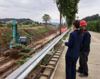 银行服务送上门，情暖河堤建设者