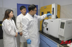 湖南工程学院教师邓人杰：做学生成长成才的“催化剂”