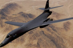 美军B-1B轰炸机出动