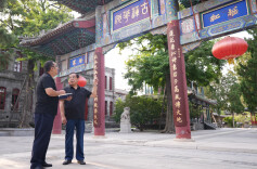 楹联中国行㉚丨两副联，八个字，写尽一池“莲”漪