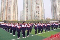 尊老敬老弘扬美德 感恩前行报效家国——长沙市明德金鹰学校开展国旗下的思政课