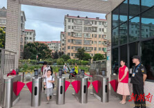 衡阳市珠晖区苗圃小学：风雨无阻护学路 携手共筑“平安墙”