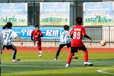 这所小学不简单！“湘超”主帅点赞，三大球燃翻校园