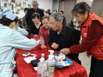 重阳敬老健康行 医社联动暖人心