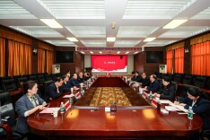 新加坡中医学院来湖南中医药大学交流访问