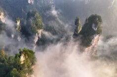 名场面！云海“漫”过矮寨 崀山“浮”于云端……