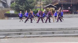 湖南交通职院驻村工作队携手岩脚村举办“重阳敬老爱满金秋”主题活动