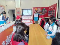 跨越数字鸿沟 体验手工乐趣