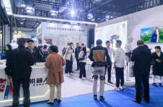 人工智能专区成焦点， 优龙外骨骼、嘉嘉旺鸿蒙电暖桌展示“黑科技”