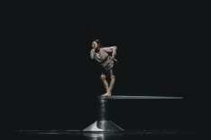 艺谈｜刘睿懿：回环中的存在确证——现代舞《回》的时间哲思与艺术突破