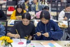 湖南交通职院：“琴”力勤为辅导员工作室开展“心间花开·水彩点画”美育活动