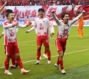 42685名球迷雨中观赛！长沙队又双叒叕赢了！