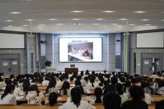 湖南第一师范学院第34期“子任论坛之百名校友进校园”主题讲座开讲：校友博导刘德华教授与一师学子共话“美好愿景”