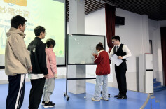 妙笔生“词”绘创意 英语角里趣无穷