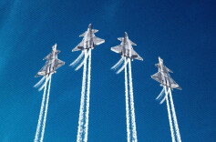 今天，祝人民空军生日快乐！