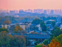 今晨的初升红日，好像一盏大大的氛围灯